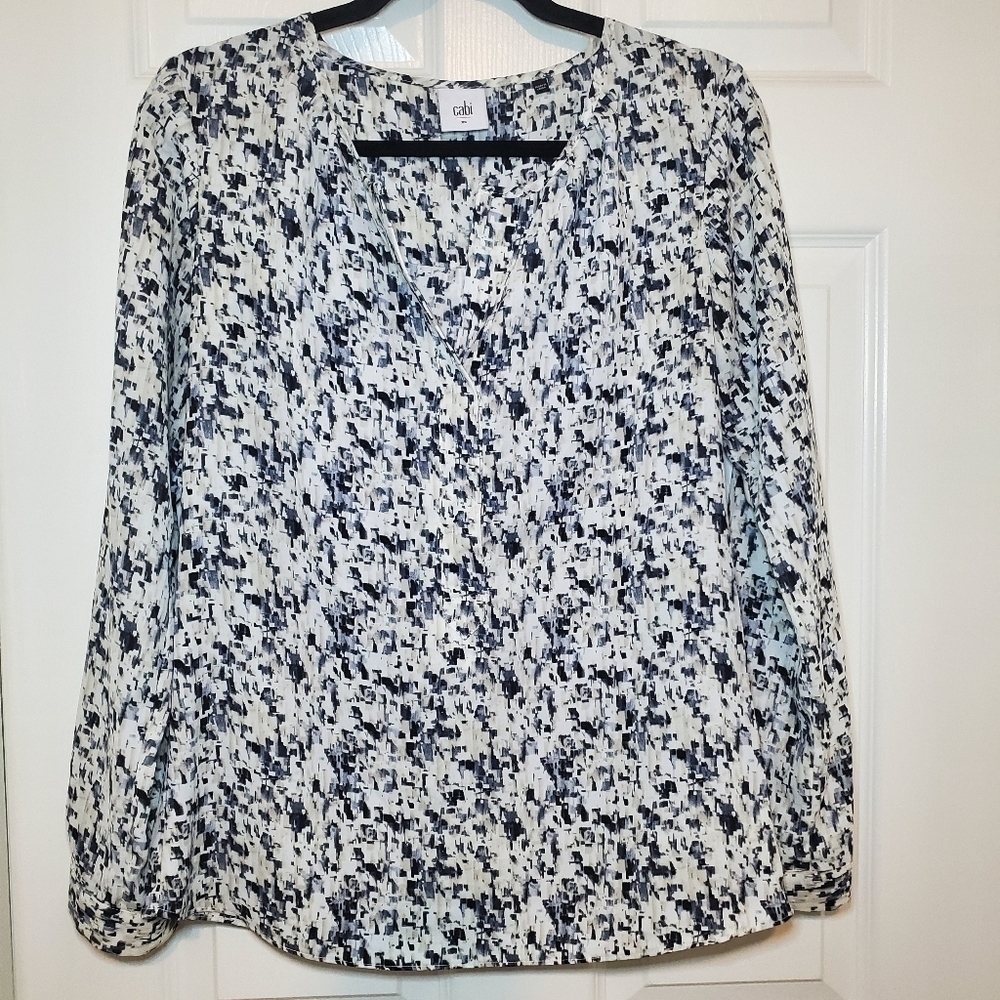 Women's CABI Size XS Geometric Blouse Shatter Print V-Neck Long Sleeve Top 3094
